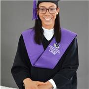 Maestra respetuosa, responsable, enseñó a jóvenes y niños.